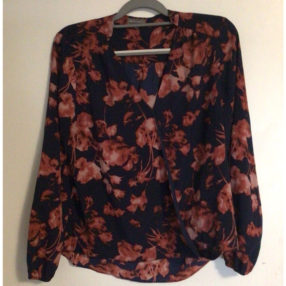 Vince camuto women’s pink floral navy-medium long sleeves faux wrap top blouse